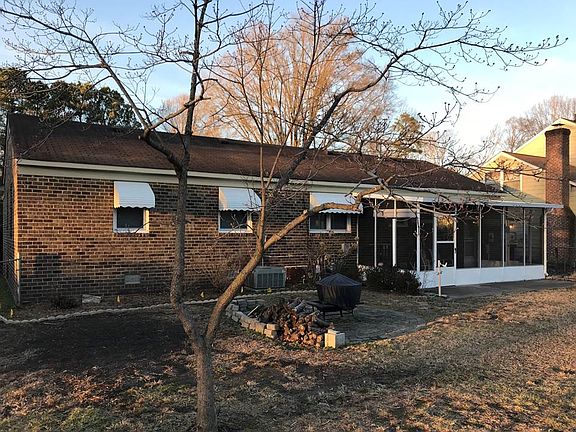 Screened in porch