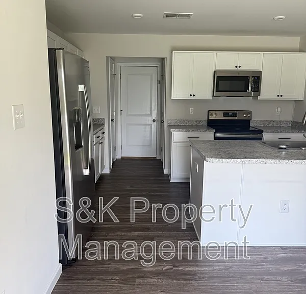 112 Overstreet Ct — Photo 3