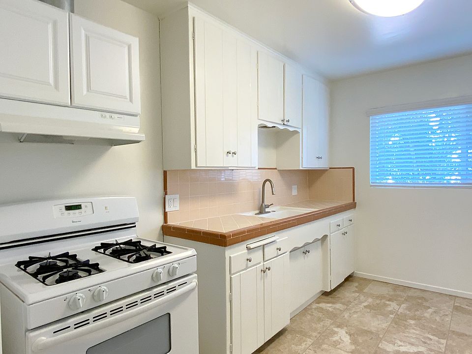 Eat-in Kitchen