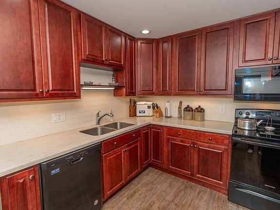 4th image of 28604 Schwalm Dr