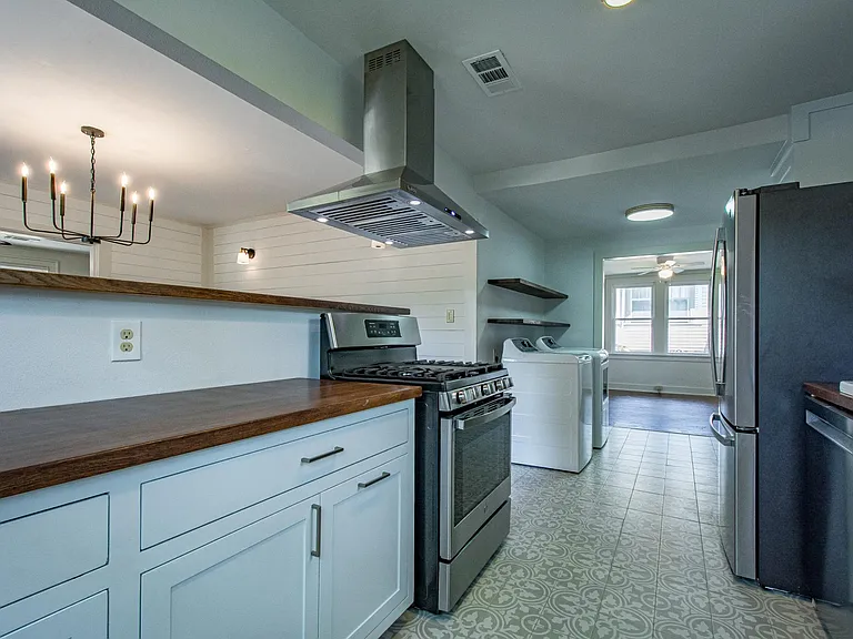 301 N Park St — Photo 17