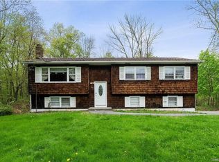 52 Winterton Rd, Bloomingburg, NY 12721