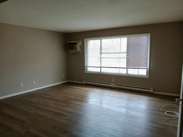 1127 College St #8, Fergus Falls, MN 56537