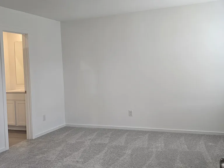 7916 Rutherford Ln — Photo 15