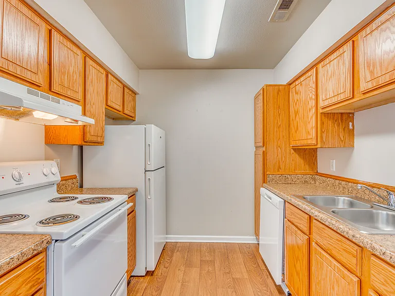 Cherokee Hills Apartments — Photo 12