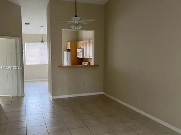 7940 NW 6th St APT 202, Hollywood, FL 33024