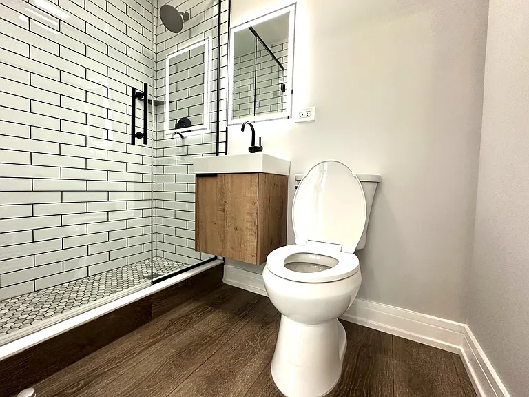 5452 N Paulina St #1 — Photo 10