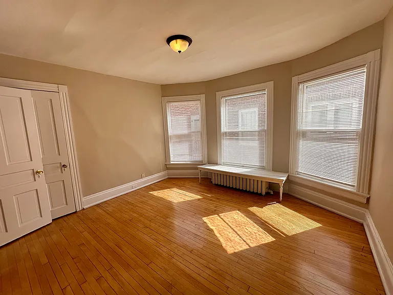 2216 E Ivanhoe Apartments — Photo 9