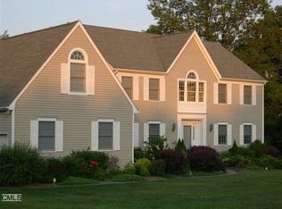 15 Fox Ridge Dr, New Milford, CT 06776