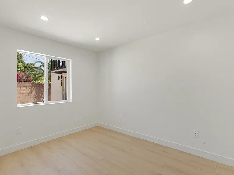 11502 Valjean Ave — Photo 15