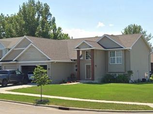 2625 Heritage Dr, Minot, ND 58703