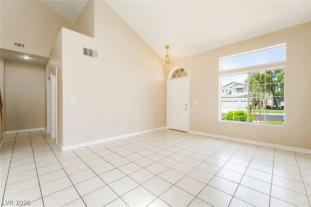 4 bed, 2.5 bath, 2067 sqft, $2,500 — Photo 4