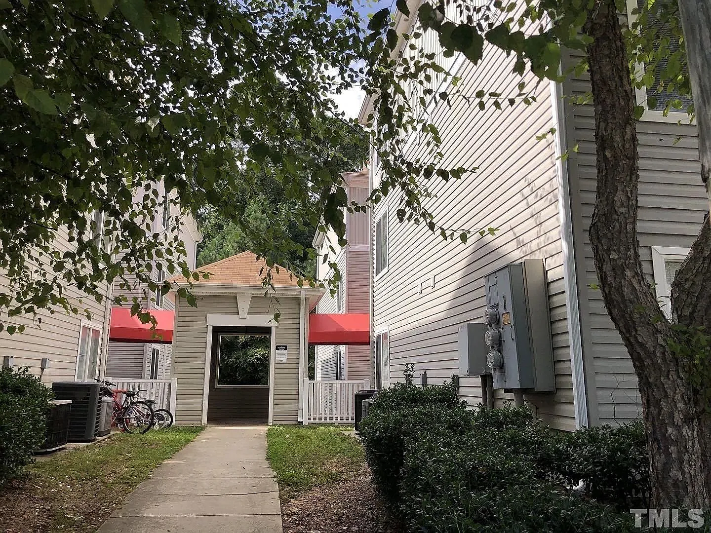 Room in 4 Bedroom Home at Crab Orchard Dr — Photo 2