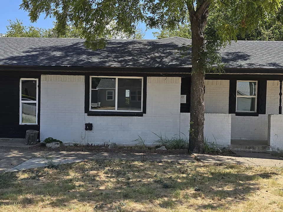 1017 Manning St