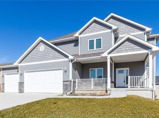 16031 Northpark Dr, Urbandale, IA 50323