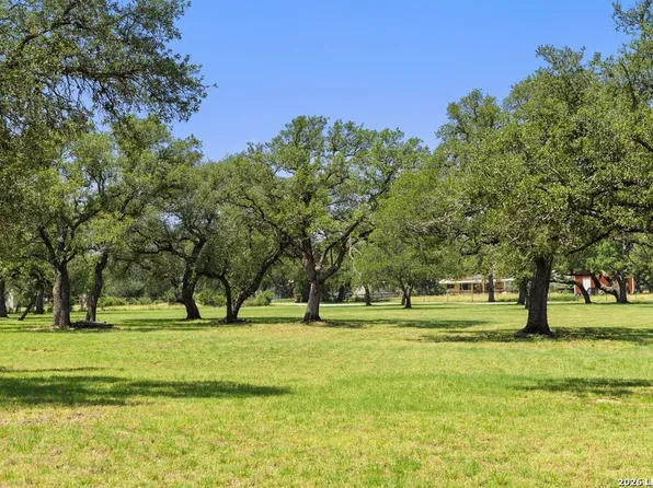 118 CRESTVIEW DR, Johnson City, TX 78636