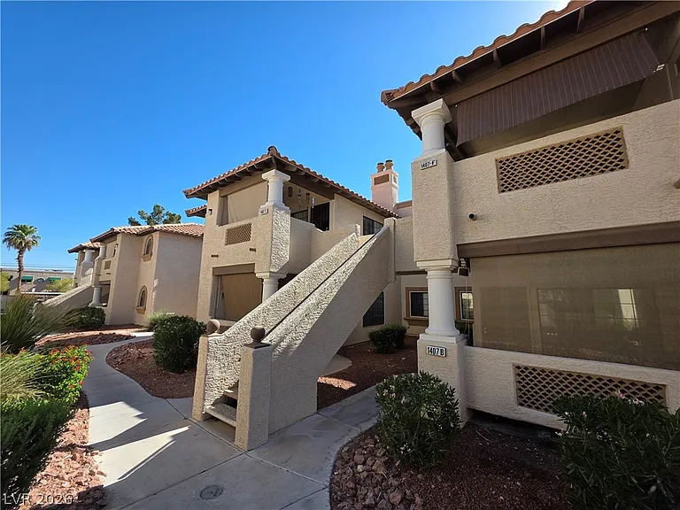 1407 Santa Margarita St #A — Photo 6