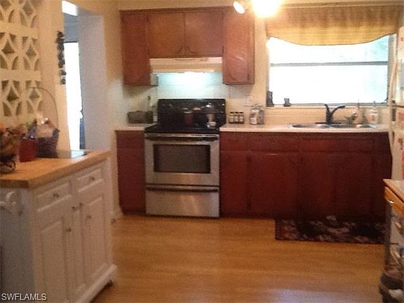 3rd image of 27651 Franklin St
