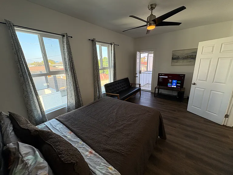 907 D Ave #5 — Photo 11