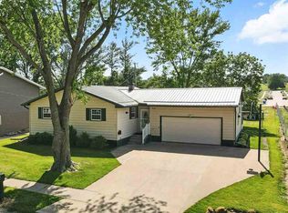 213 Schnoebelen St, Riverside, IA 52327