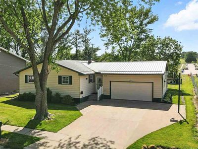 213 Schnoebelen St, Riverside, IA, 52327