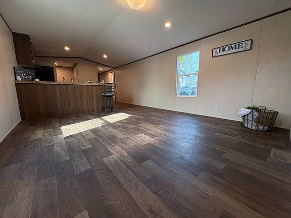 4th image of 302 Adeles Way