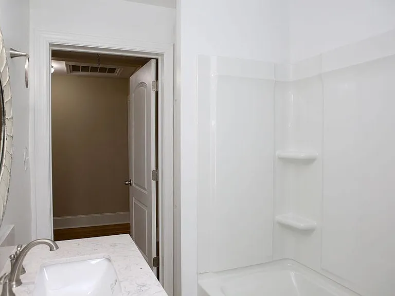 126 Tate St #C — Photo 31