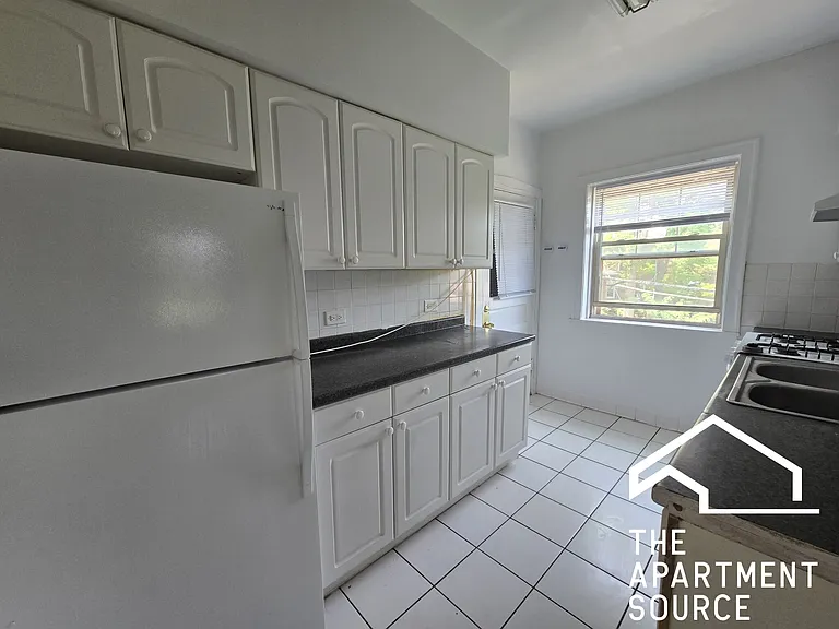 918 Reba Pl #3S — Photo 6