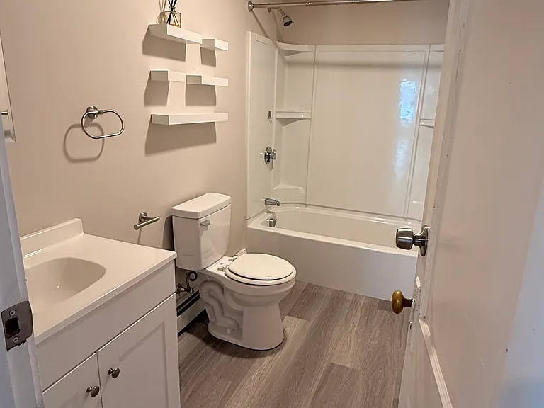 27-29 Emma St #2 — Photo 14