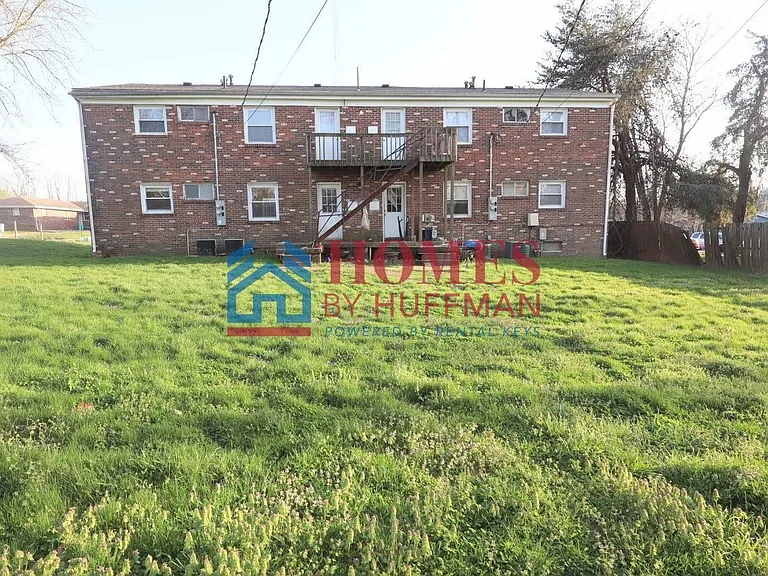 912 Parkview Drive — Photo 3