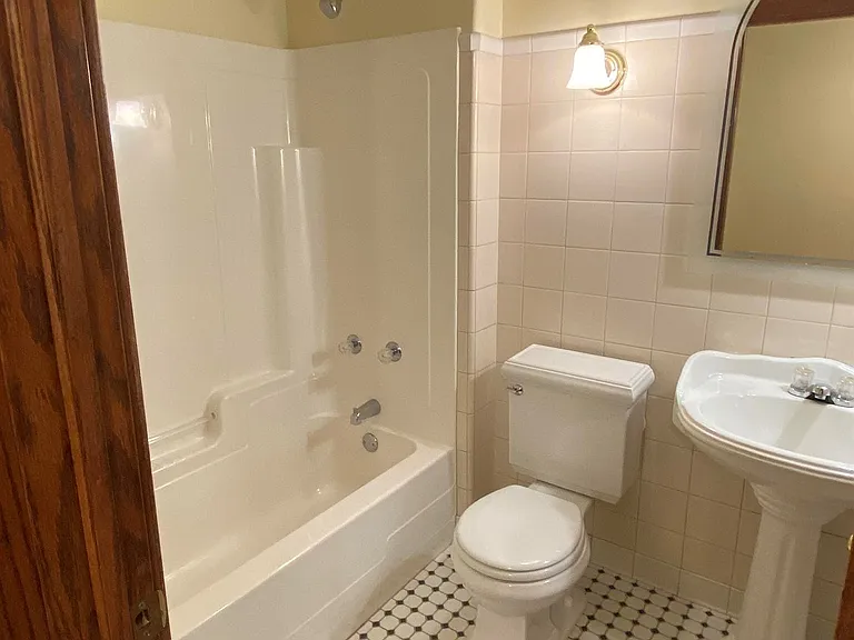 130 E North St #1 — Photo 8