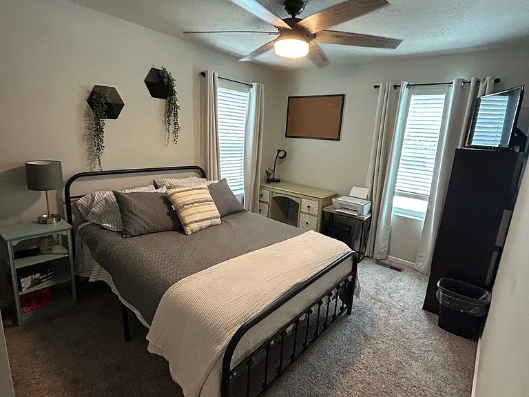 Guest room 1 w/ walk in closet