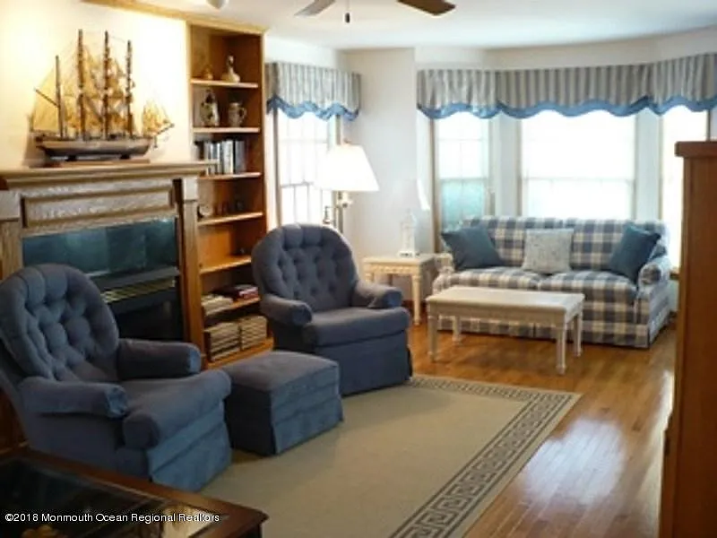 4 bed, 2197 sqft, $4,500 — Photo 4