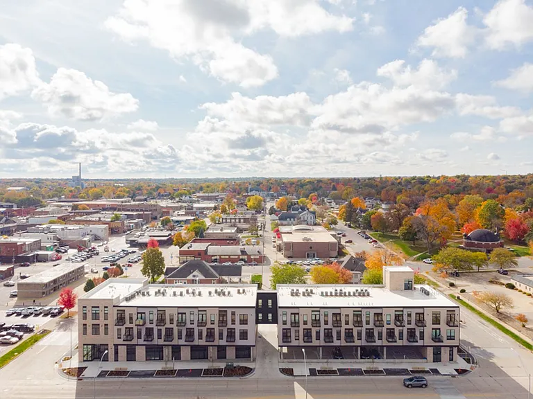 Arabella: 200 W 1st St - Cedar Falls — Photo 17