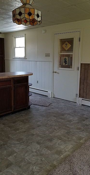 2nd flr 2 bedroom apt