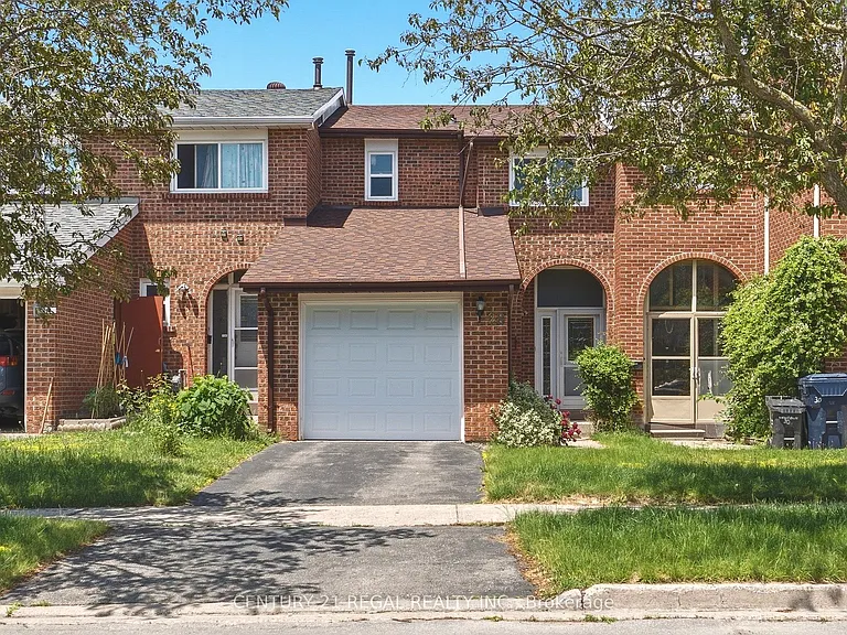28 Newdawn Cres — Photo 1