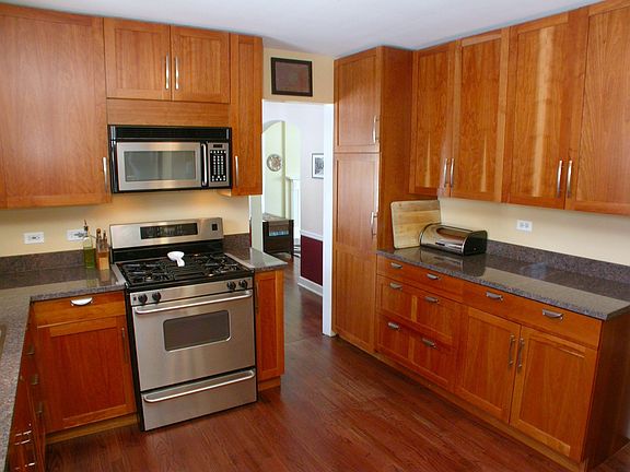 Granite Counters/Stainless Appliances