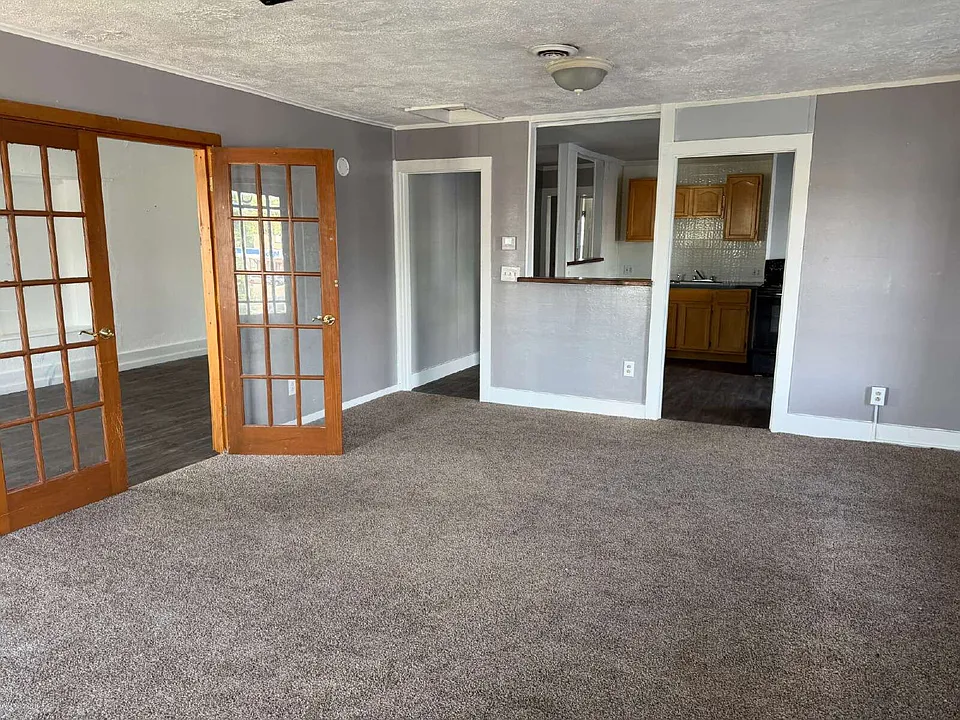 3678 Main St #5