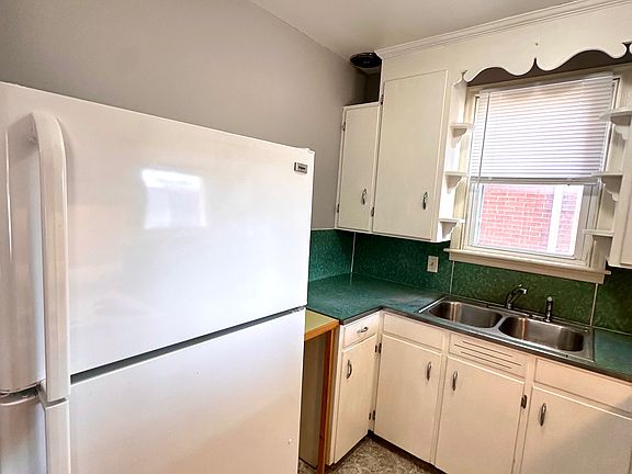 214 W. Hanover St, 1st Fl - Kitchen 2