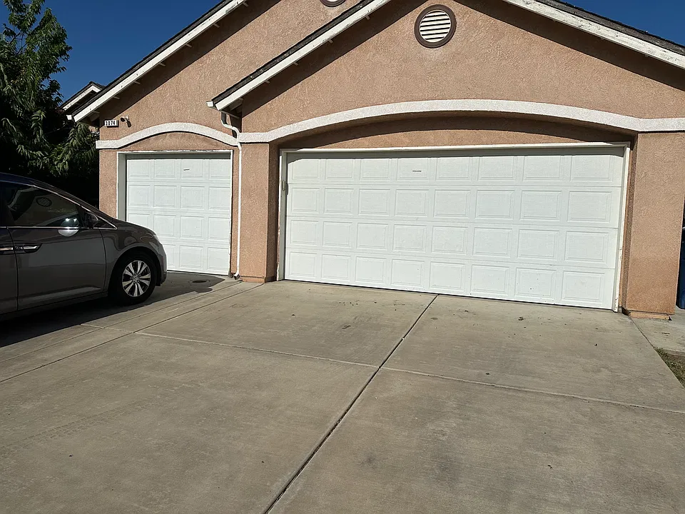 3074 N Shelly Ave