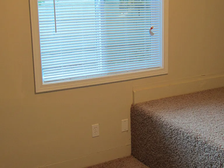 11851 E Burnside St — Photo 37
