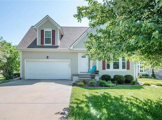 15701 S Summertree Ct, Olathe, KS 66062