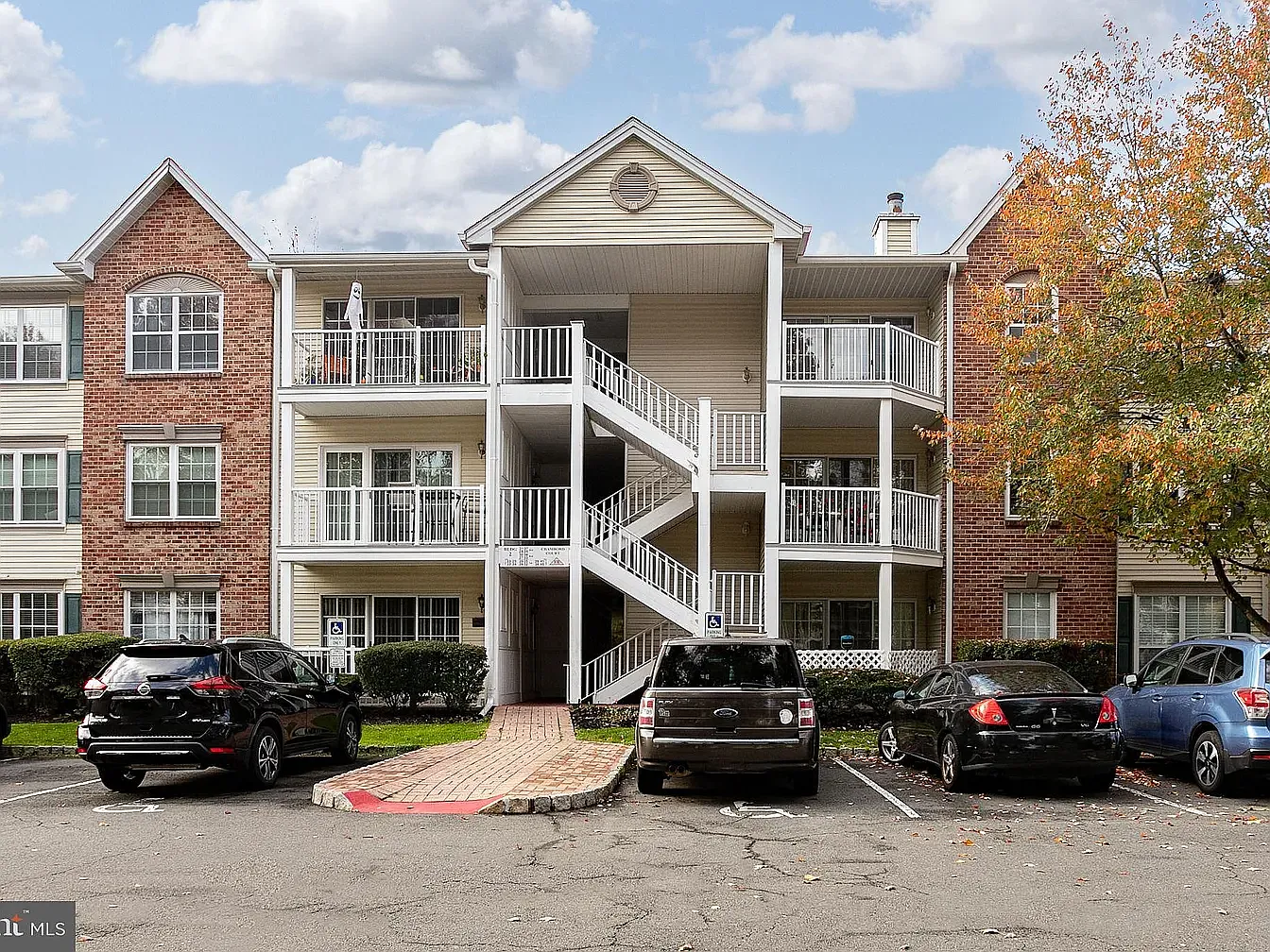 2 bed, 1005 sqft, $2,450 — Photo 2