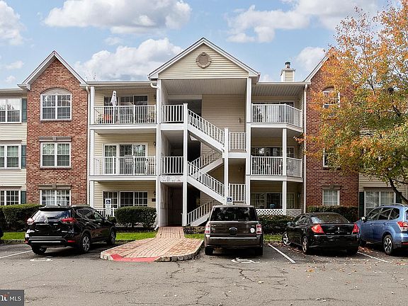 2nd image of 34 Chambord Ct