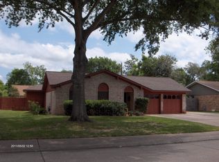 122 Tulip Trl, Lake Jackson, TX 77566