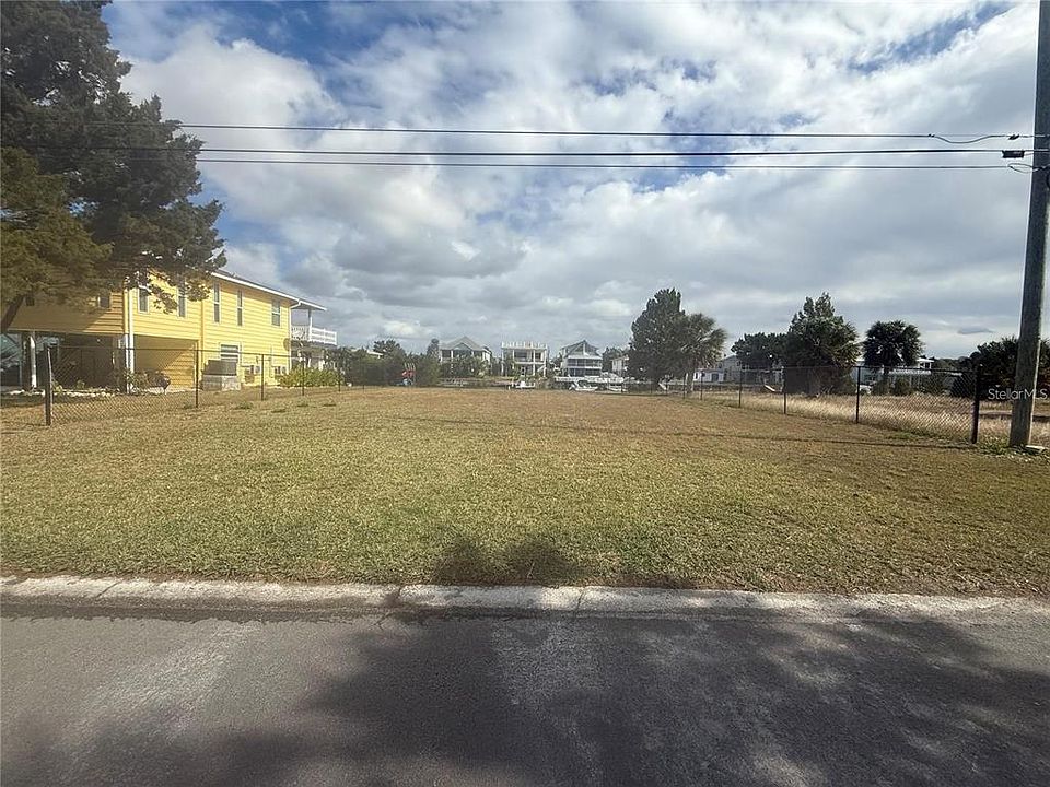 1st image of 3220 Azalea Dr #15