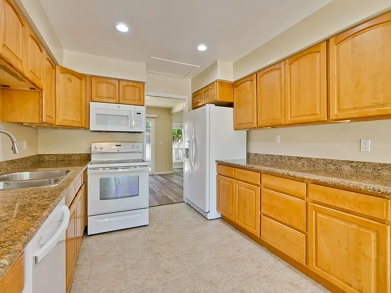1521 Willowhaven Ct — Photo 8
