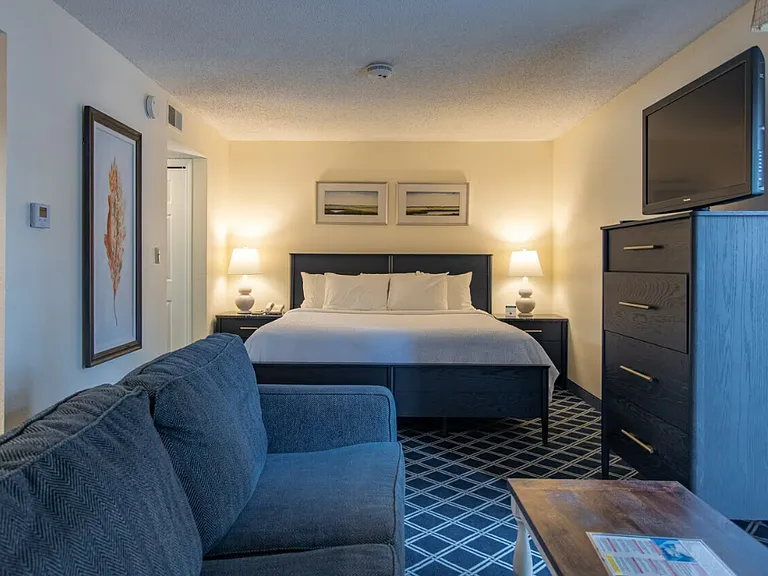 Residences at Daniel Webster — Photo 4
