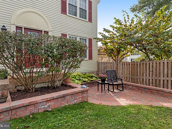 2nd image of 701 Arbor Ct