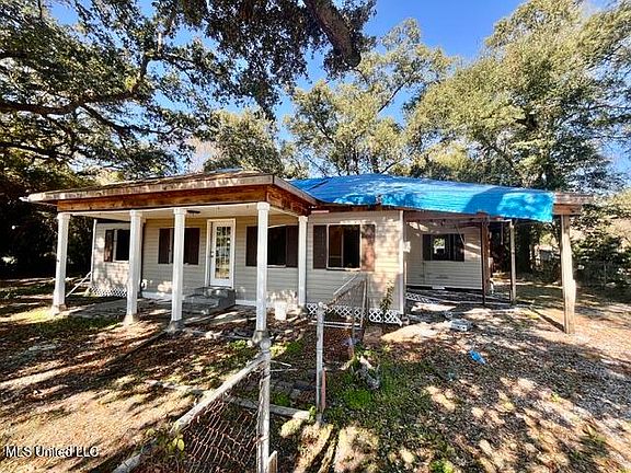 2nd image of 542 Perry Pl